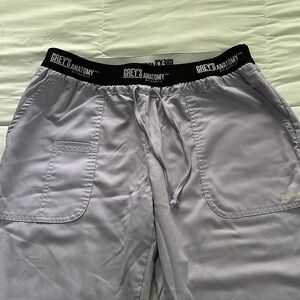 M Short Grey’s Anatomy Lilac Scrub Pants